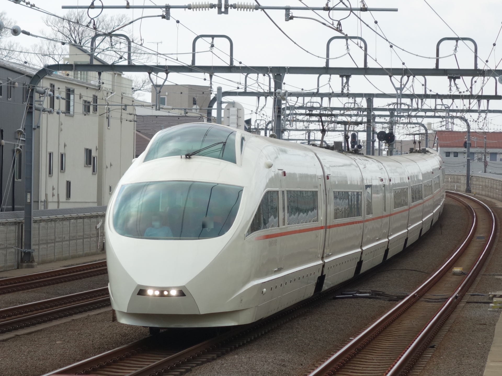 電車・鉄道クイズ（小田急ロマンスカー　VSE50000形）